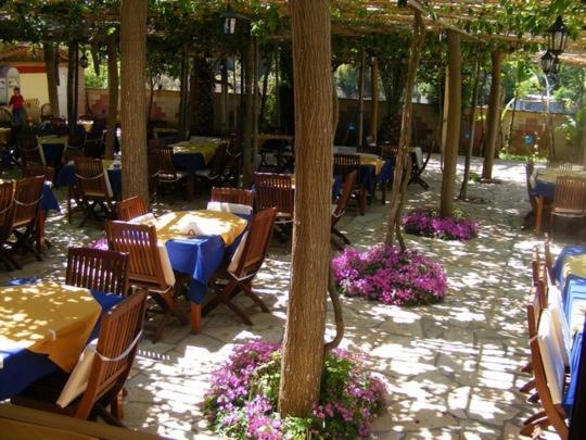 Lintzi Hotel Arkoudi Exterior foto