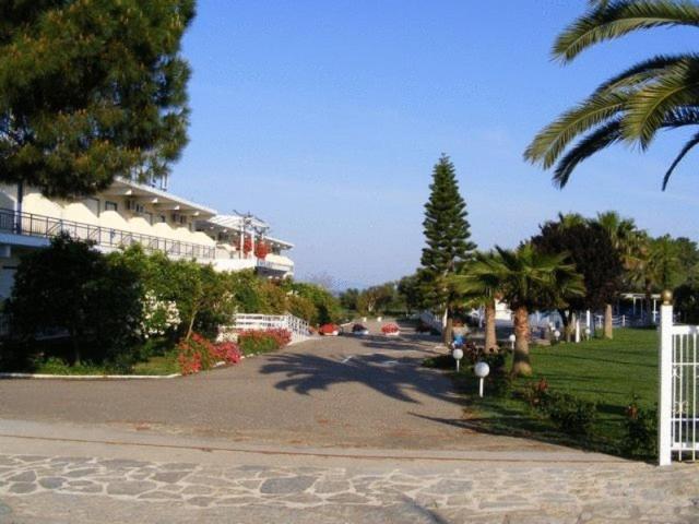 Lintzi Hotel Arkoudi Exterior foto